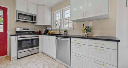 Spacious 4-bedroom house in amazing Silver Spring with WiFi, AC