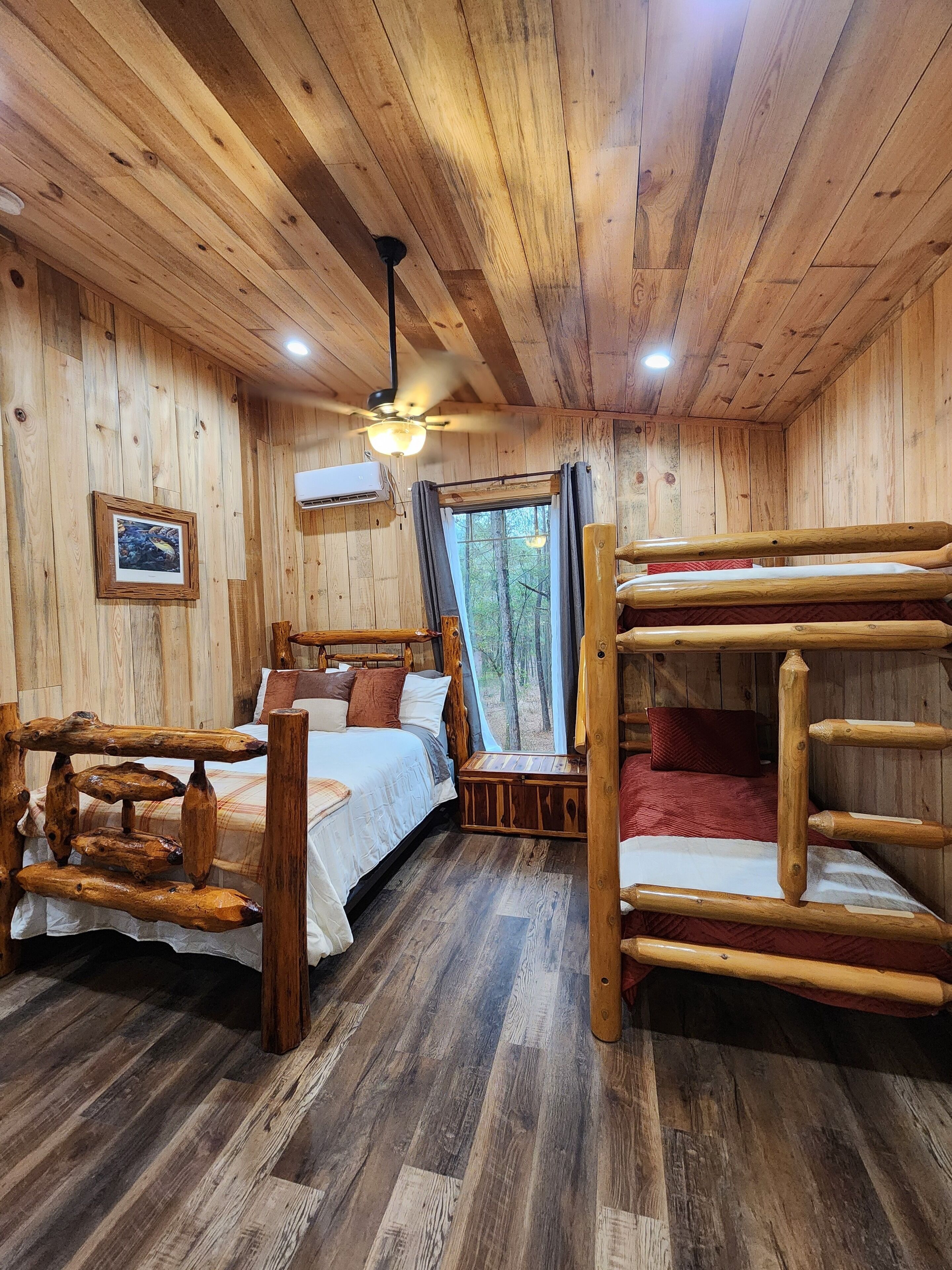 2 habitaciones, tabla de planchar con plancha, wifi y ropa de cama 