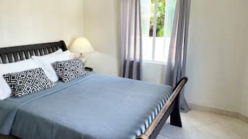 6 bedrooms, iron/ironing board, WiFi, bed sheets