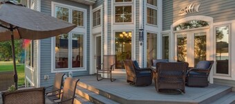 Family lake retreat w/ hot tub! Amazing sunsets!