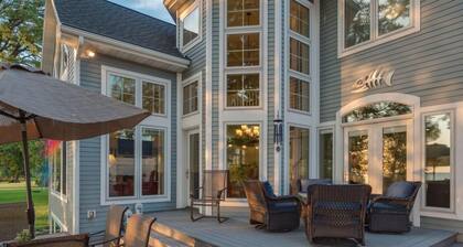 Family lake retreat w/ hot tub! Amazing sunsets!