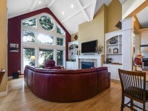 Interior - Family lake retreat w/ hot tub! Amazing sunsets! (Chilton)