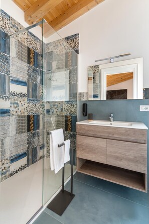 Shower, jetted tub, hair dryer, bidet