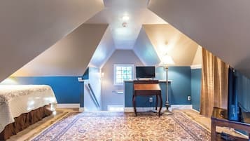 3 bedrooms, desk, iron/ironing board, WiFi