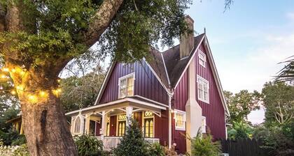 Charming 3-bedroom cottage in Oakleigh Historical District in downtown Mobile