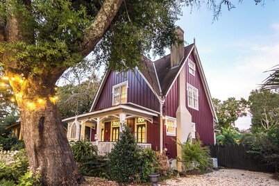Charming 3-bedroom cottage in Oakleigh Historical District in downtown Mobile