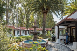 Exterior - Casia inn (Sonoma)