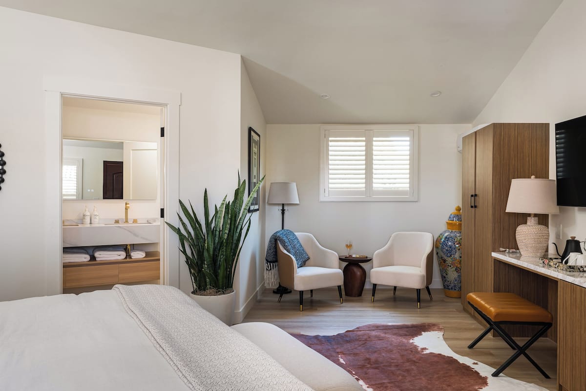 In-room safe, desk, laptop workspace, iron/ironing board (on request)