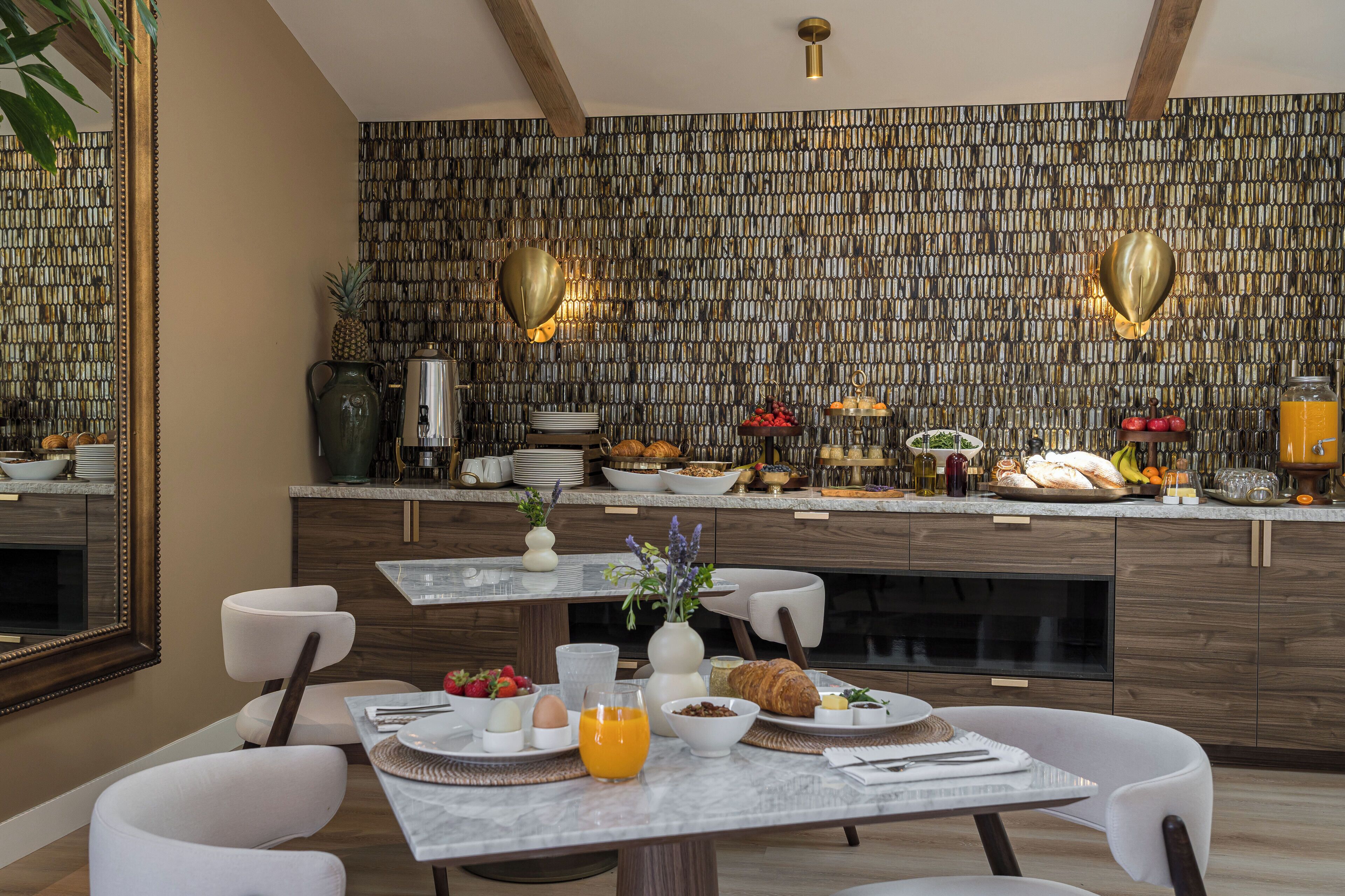 Desayuno continental gratuito y diario