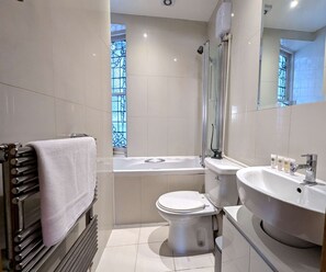 Shower - Mount Street Mayfair Flat (London)