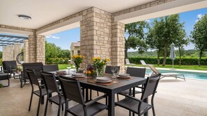 غرفة لتناول الطعام