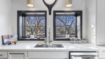 Refrigerador, microondas, horno y lavavajillas