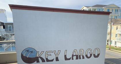 Beach block Newly renovated Condo. Beach,boardwalk and pool view.Free parking.