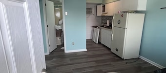Beach block Newly renovated Condo. Beach,boardwalk and pool view.Free parking.