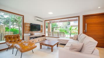 Casa luxo, 4 quartos, piscina particular | Área de estar