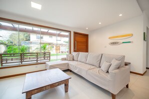 Deluxe-Haus, 4 Schlafzimmer, eigener Pool | Wohnbereich