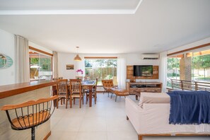 Deluxe House, 4 Bedrooms, Private Pool | Living area