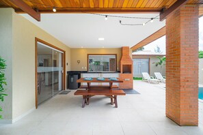 Deluxe House, 4 Bedrooms, Private Pool | Outdoor dining