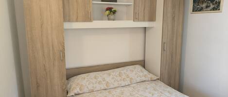 1 bedroom, internet, bed sheets