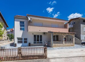 Exterior - Spacious Two sis Apartments in Zadar with Terrace Studio Apartment ( 1 ) (Zadar)