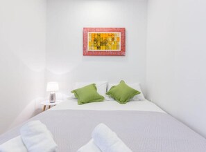 Strykjärn/strykbräda, wi-fi och sängkläder