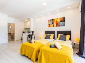 1 bedroom, iron/ironing board, WiFi, bed sheets - Charming Zadar Apartment Near Old Town with Convenient Access to Beaches Apartman ( 2 ) (Zadar)