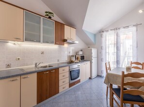 Fridge, microwave, oven, stovetop - Adriatic Island Sea View -1 Bedroom/Terrace (A1) (Bol)
