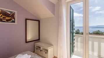 1 bedroom, iron/ironing board, internet, bed sheets