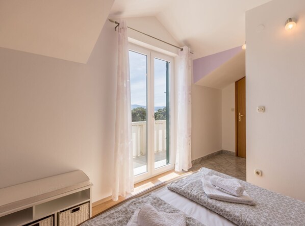 1 makuuhuone, silitysrauta/-lauta, internet, vuodevaatteet