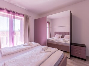 3 chambres, fer et planche à repasser, accès à Internet, literie fournie
