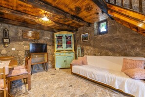 TV - Rustical Resort Kokorići/Shared Pool - One Bedroom (Vrgorac)