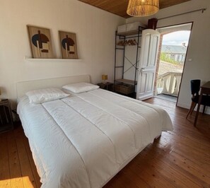 3 chambres, fer et planche à repasser, Wi-Fi, draps fournis