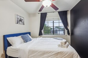 3 chambres, bureau, Wi-Fi gratuit, draps fournis