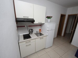 Refrigerador, microondas, cafetera/tetera