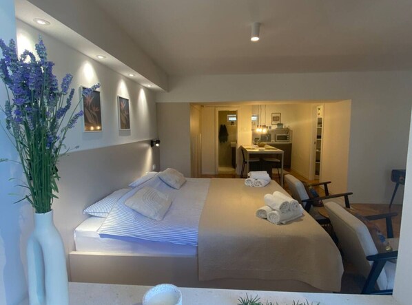 1 chambre, fer et planche à repasser, Wi-Fi, literie fournie