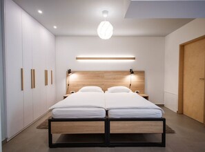 1 soverom, strykejern/-brett, internettilgang og sengetøy