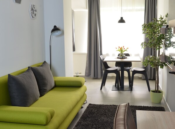TV - Stylish Apartments with Osijek - Comfort Studio (Osijek)