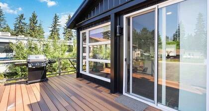 Modern Lakehouse and Guest home with Partial Lake View