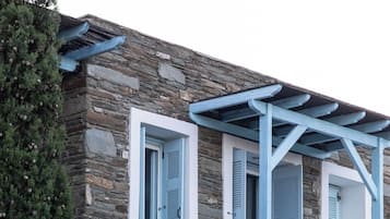 Minibar, soundproofing, free WiFi, bed sheets