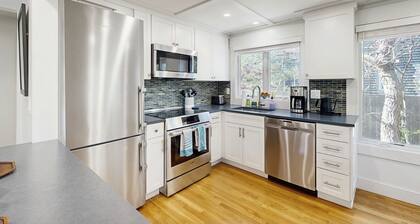 Serene condo w/ screened porch, next to bike path & walking distance to town