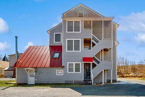 Exterior - Convenient village condo w/ mountain views, close to Okemo, partial a/c, w/d (Proctorsville)