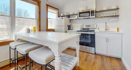 Convenient village condo w/ mountain views, close to Okemo, partial a/c, w/d