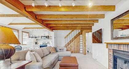 Convenient village condo w/ mountain views, close to Okemo, partial a/c, w/d