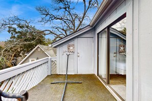 Property grounds - 3rd floor condo with balcony, pool, W/D, close to beach & golf (Myrtle Beach)