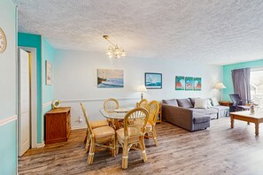 Televisión, reproductor de DVD y libros 