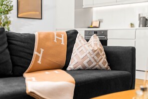 TV - Luxury 2 Bedroom Apartment - Parking - Juliet Balcony (Birmingham)