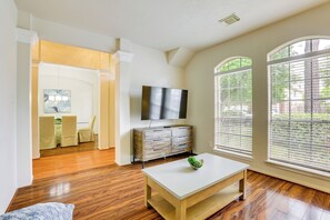 Fernseher, Kamin, Arbeitsbereiche