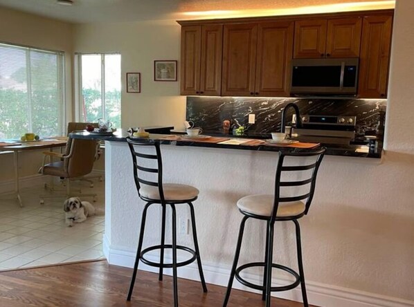 Fridge, microwave, oven, stovetop - One of the Nicest Homes Loc Near Univ WDW, SeaW. (Orlando)