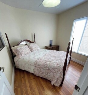 3 bedrooms, iron/ironing board, free WiFi, bed sheets