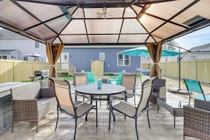 Outdoor dining - Walk to Bay: Home w/ Fenced Yard in Colonial Beach (Colonial Beach)